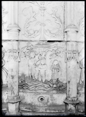 Détail de la piscine de l'abbaye Notre-Dame de Fontenelle de Saint-Wandrille-Rançon (Seine-Maritime).