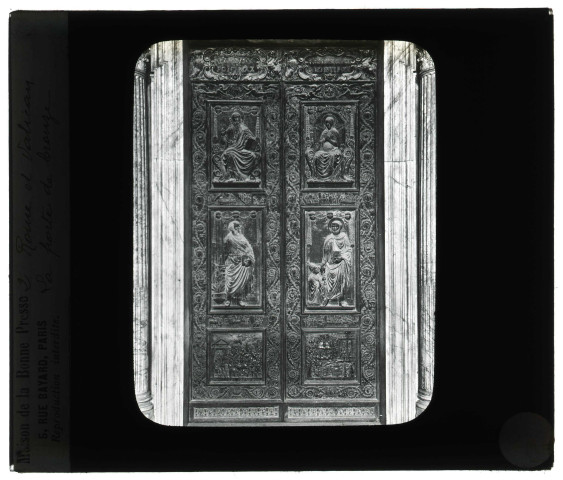 Porte à Rome (Italie).