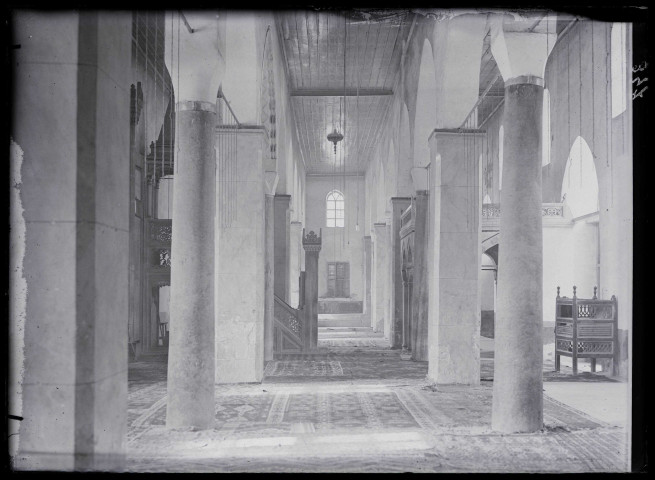 Intérieur de la grande mosquée d'Adana (Turquie) (notice PA).