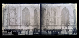 Façade latérale d'une cathédrale italienne.