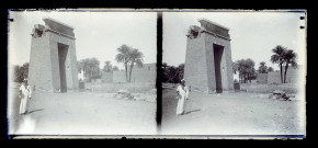 Porte du temple de Karnak (Égypte).