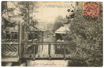 Louviers-Ville. Maisons sur l'eau.