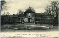 Evreux-Ville. Le Jardin des Plantes - La Bibliothèque et les Serres.
