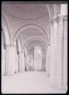 Intérieur d'église.