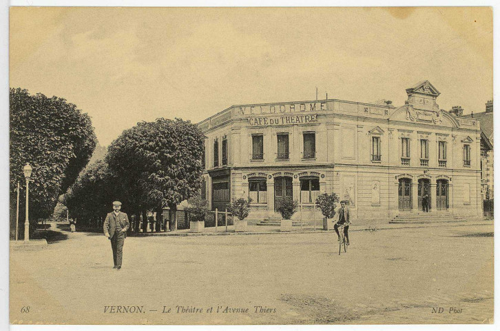 Vernon-Ville. Le Théâtre et l'Avenue Thiers.