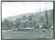 Vue générale sur le village et l'église de Rosay-sur-Lieure (Eure).