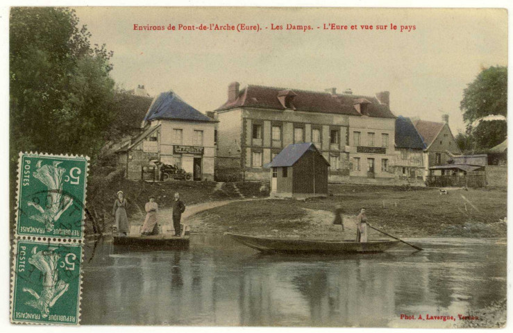 Damps (Les). L'Eure et vue sur le pays.