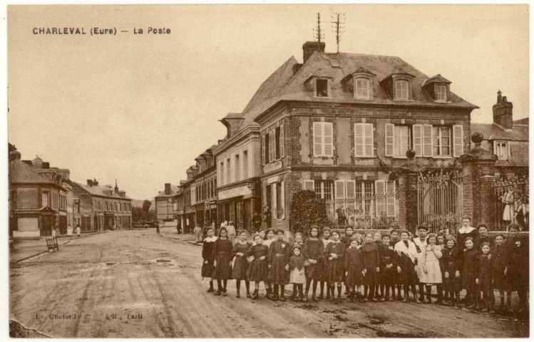Charleval. La Poste.