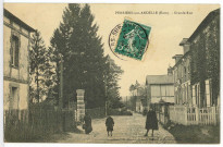 Perriers-sur-Andelle. Grande Rue.