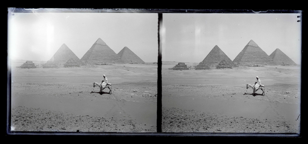 Vue générale des pyramides de Gizeh (Égypte).