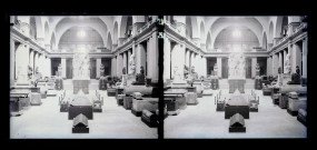 Salle et collections d'un musée égyptien.
