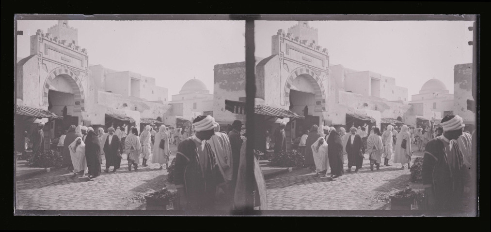 Bédouins dans les ruelles d'Alger (Algérie).