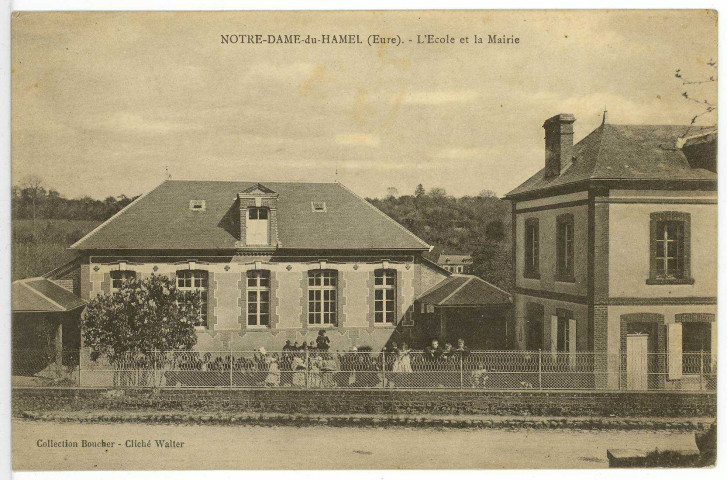 Notre-Dame-du-Hamel. L'Ecole et la Mairie.