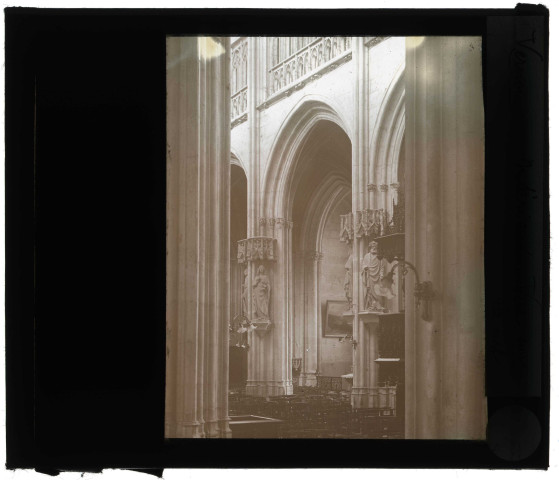 Collégiale Notre-Dame de Vernon (Eure), nef, détail.