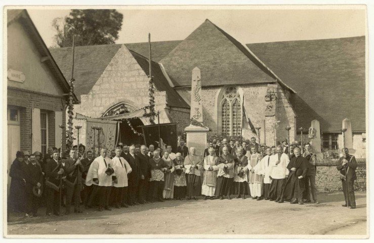 Fatouville-Grestain. Cérémonie religieuse.