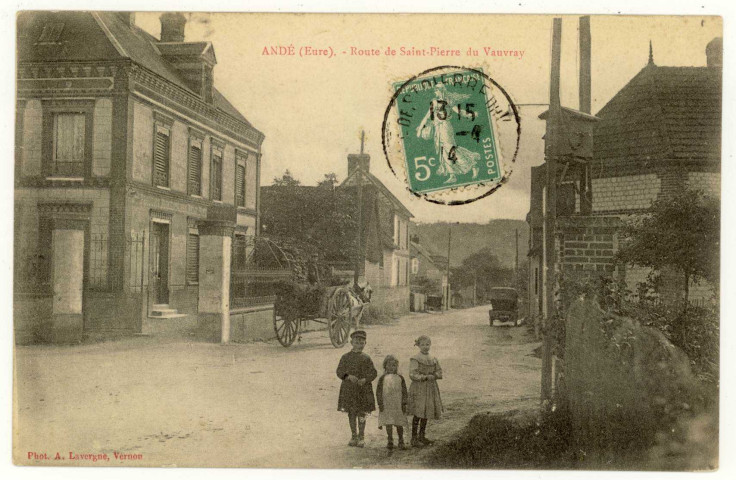 Andé. Route de Saint-Pierre du Vauvray.