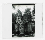 Fontaine de dévotion de la chapelle de Saint-Nicodème à Pluméliau (Morbihan).