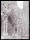 Portail nord à voussures ornementées de la cathédrale Notre-Dame de Chartres (Eure-et-Loir).