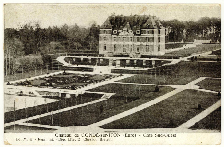 Condé-sur-Iton. Château de Condé-sur-Iton- Côté Sud-Ouest.
