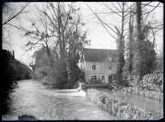 Moulin sur l'Andelle traversant Radepont (Eure).