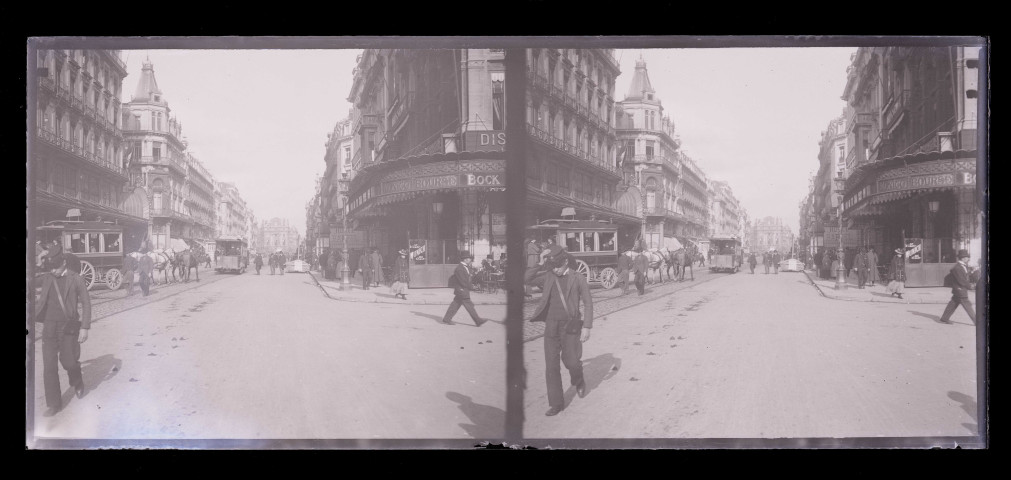 Rue animée de Bruxelles (Belgique).