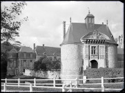 Pavillon d'entrée d'un château de la campagne normande.