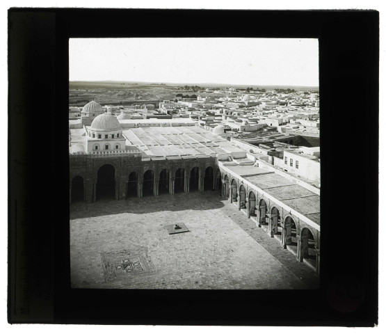 Grande mosquée de Kairouan (Tunisie), cour vue du minaret.