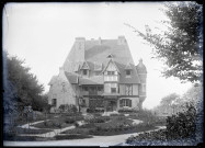 Vue d'ensemble du manoir « le Val fleuri » appartenant à M. Gallier.