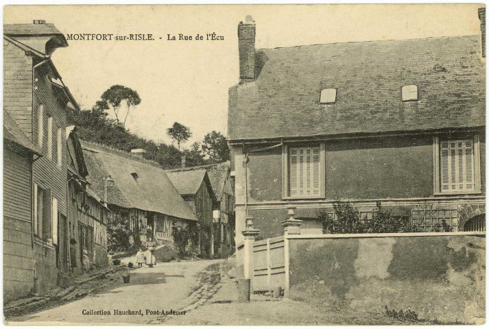 Montfort-sur-Risle. La Rue de l'Ecu.
