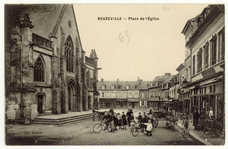 Beuzeville. Place de l'Eglise.