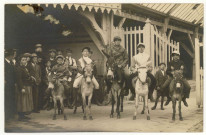 Evreux-Ville. Les Fêtes de la Harpe - Enfants participant à la course d'âne.