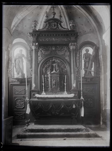 Le maître-autel de l'église de Cuverville (Eure)