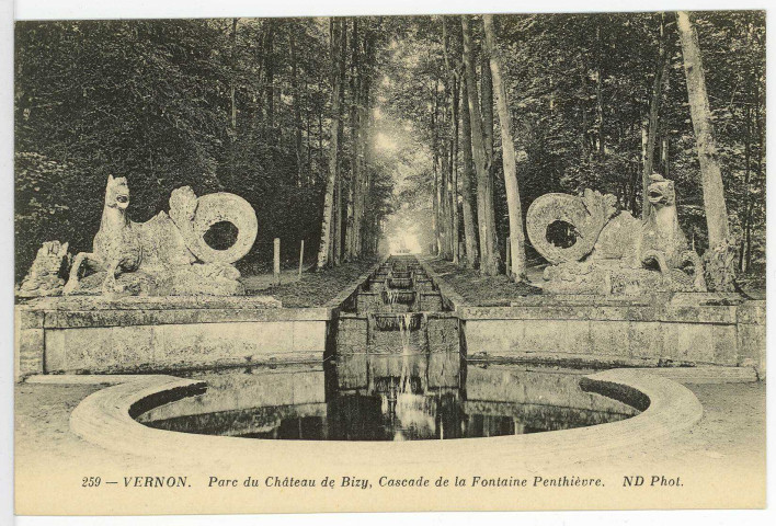 Vernon-Ville. Parc du Château de Bizy, Cascade de la Fontaine de Penthièvre.