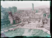 Cour hexagonale du sanctuaire de Baalbeck (Liban).