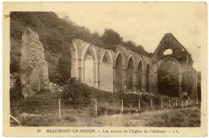 Beaumont-le-Roger. Les Ruines de l'Eglise de l'Abbaye.