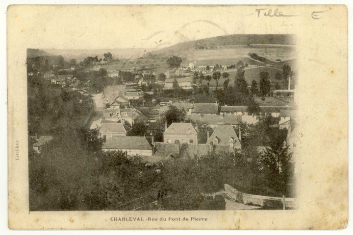 Charleval. Rue du Pont de Pierre.