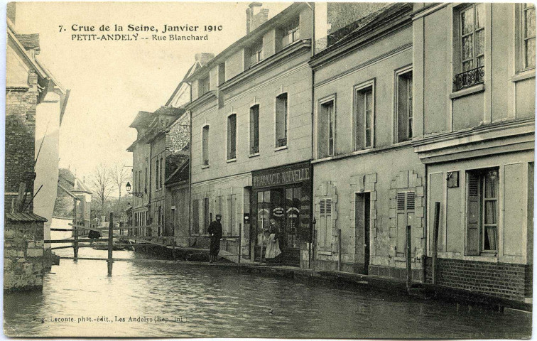 Andelys (Les). Crue de la Seine, Janvier 1910 - Petit Andely Rue Blanchard.
