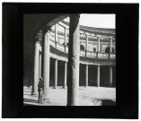 Palais de l'Alhambra à Grenade (Espagne), palais de Charles Quint, intérieur de la cour.