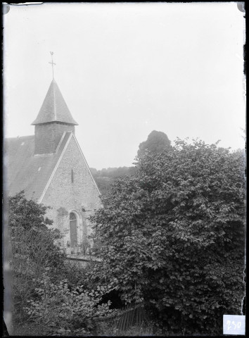 Vue d'ensemble de l'église de Letteguives (Eure).