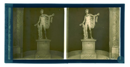 Statue d'Apollon exposée au musée du Vatican à Rome (Italie).