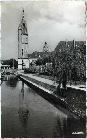 Evreux-Ville. Promenades des remparts et le Beffroi.