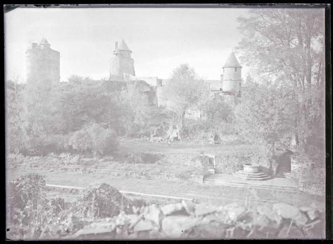 Remparts de Fougères (Ille-et-Vilaine).