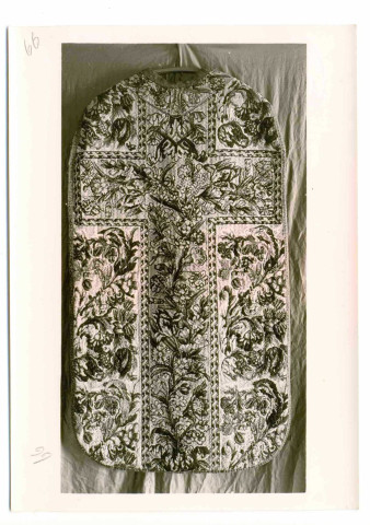 Une chasuble dans l'église de Bézu-la-Forêt (Eure, France)