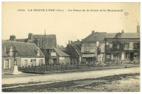 Neuve-Lyre (La). La Place de la Croix et le Monument.