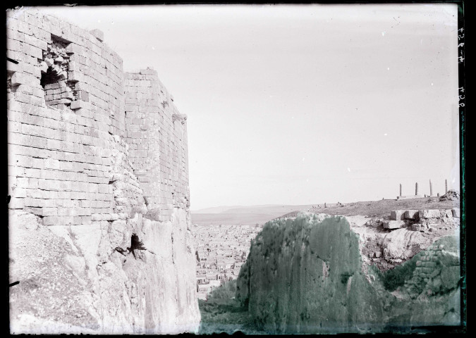 Fossés de la forteresse de Biredjik (Turquie) (notice PA).