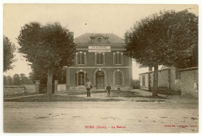 Bueil. La Mairie.