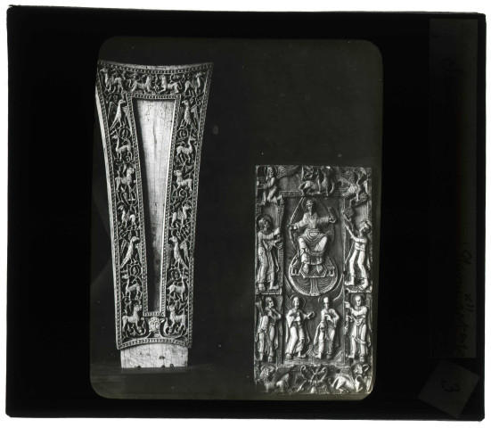 Musée du Louvre à Paris, plaque art espagnol et bras de croix art arabe.