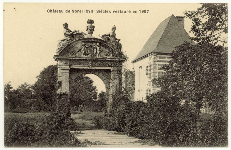Croth. Portail du Château de Sorel bâti en 1628 par Marguerite de le Guesle, Dame de Char.