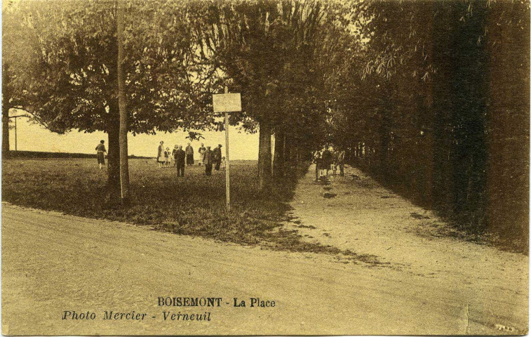 Boisemont. La Place.