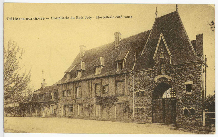 Tillières-sur-Avre. Hostellerie du Bois Joly - Hostellerie côté route.
